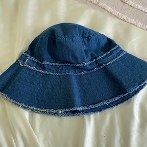 urban outfitters bucket hat